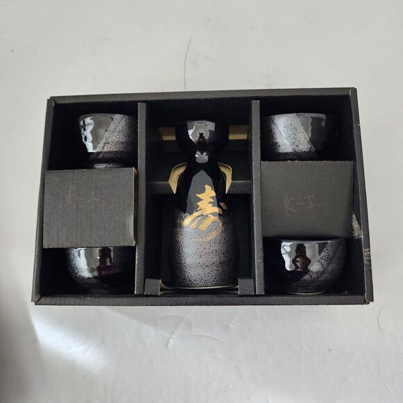 Utsuwa No Yakata Japanese Sake Set Dispenser 4 Cups Black Ceramic New In Box - Picture 2 of 16